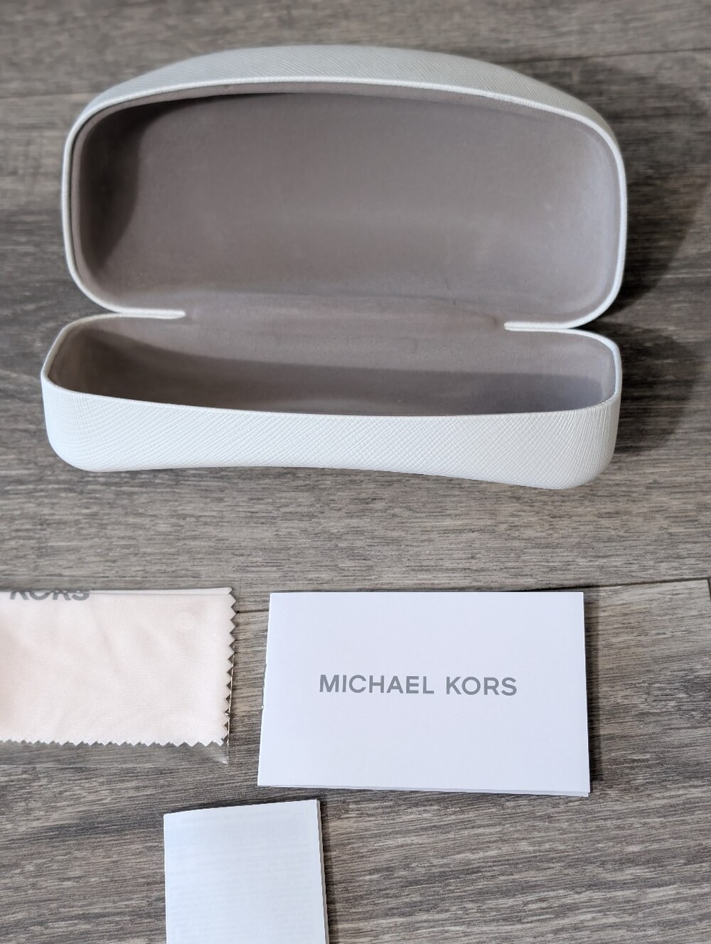 Michael Kors White Sunglasses Case w/ Cloth & Authenticity Card - Picture 2 of 4